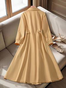 SHEIN Clasi Gaun Ukuran Besar Warna Polos Kerah Berlekuk Kancing Depan Lengan Panjang, Musim Gugur - Khaki - View 2