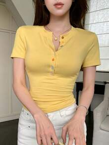 DAZY 春夏奶油黃彩虹彩色鈕扣裝飾修身短袖女款T恤 - 黃色 - 查看 10