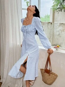 SHEIN Frenchy Đầm maxi xẻ tà cao cổ tim in họa tiết sọc xanh trắng phong cách nghỉ dưỡng thường ngày cho nữ, mùa xuân/thu - Xanh và trắng - Xem 3