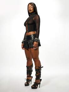 SUMWON WOMEN Áo crop top lưới dài tay buộc dây phong cách Halloween có cổ đính đinh tán - màu đen - Xem 7