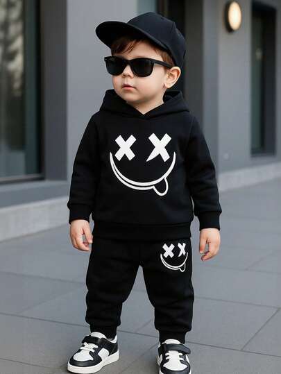 SHEIN 男婴可爱图案连帽卫衣+裤子套装（2件套），适合秋冬季节，男婴运动服套装，黑色运动套装，男婴冬季服装，男婴街头风套装，6个月-3岁，男婴秋季服装，男婴休闲套装，男婴服装，男婴套装，男婴衣服，男童套装