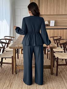 Weeklong Conjunto de 2 piezas de camisa y pantalones de talla grande con parches de encaje de unicolor - Azul Marino - Ver 2