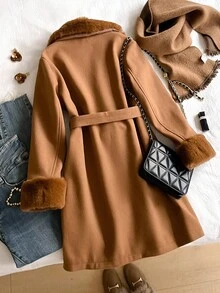 优雅精致的长款大衣，配有可拆卸毛领，收腰设计，修身剪裁，时尚百搭，适合少女秋冬季穿着。 - 卡其色 - 查看 2