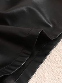 青少年女孩休闲街头风格优雅 PU 褶皱纸袋腰短裤，黑色 - 黑色 - 查看 4