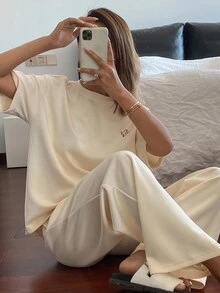 Livesso 2 件套女士纯色短袖上衣和长裤套装，简单休闲日常穿着 - 杏色 - 查看 2