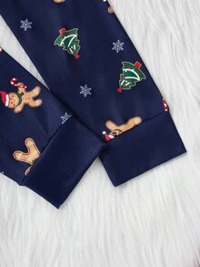 Conjunto de pijama ajustado para adolescentes varones, camiseta de manga larga azul marino con gráfico de hombre de jengibre juguetón, pantalones a juego azul marino con estampado de hombre de jengibre y árbol de Navidad, hecho de tela de punto elástica, perfecto para usar en interiores durante la temporada navideña