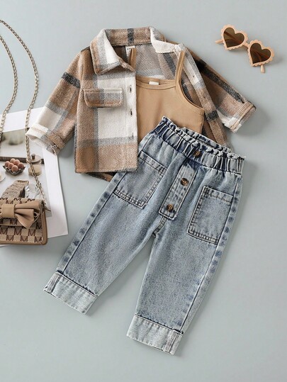 SHEIN 3pcs/Set Pakaian Anak Perempuan Modis: Jaket Kotak-kotak + Kamisol Rajut + Celana Jeans Lurus, Gaya Vintage Lucu dan Sederhana untuk Balita Perempuan di Musim Gugur dan Musim Dingin
