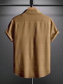 Manfinity Homme 男士纯色纯色休闲短袖衬衫男友礼物男士棕色衬衫铁锈色男士衬衫男士短袖正装衬衫男士纹理衬衫男士时尚衬衫 - 咖啡棕 - 查看 2