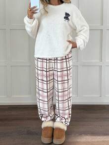 SHEIN Teen Girls Cartoon Bear Embroidery Plaid Teddy Pajama Set,Fleece Warmth, Bear Pattern, Checkered Two-Color Print, Autumn And Winter, Home, Casual, Young Girl, Sweatshirt And Sweatpants Set Fall - Multicolor - View 4