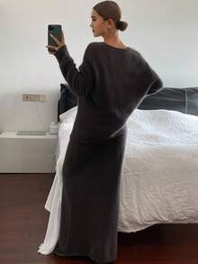DAZY 女式纯色 V 领长袖毛衣和针织中长裙休闲两件套，秋冬 - 深灰色 - 查看 2