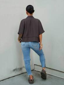 SAYEHFBABY قميص شيك قصير غير رسمي مع جيبين متناظرين على الصدر ، تصميم إنسيابي عند الخصر ، عملي وأنيق