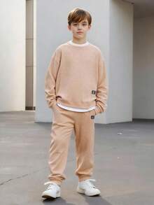 SHEIN 2 件套青少年男孩休闲简约字母提花宽松长袖运动衫和裤子套装，厚华夫格针织，适合秋季 - 杏色 - 查看 2