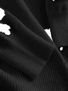 SHEIN Cottnline كنزة صوفية كاجوال بياقة على شكل V للنساء ذوات الأحجام الكبيرة مزينة بنقشة الفراشة - أبيض وأسود - مشاهدة 3