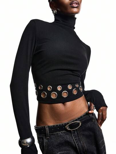 LYSMO 2025 Nueva llegada Minimalista Otoño-Invierno Mujer Ajustada Cuello Alto Blusa Corta de Manga Larga con Ollaos Metálicos Audaces en el Bajo, Vanguardista, Estilo Urbano Cool, Pieza Destacada, Favorecedora de la Figura, Lista para Fiestas, Llamativa, Diseño de Vanguardia, Moda Avanzada, Blusa Negra