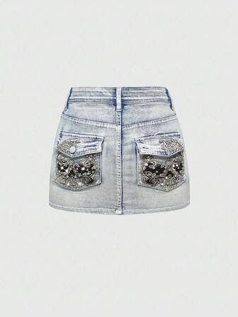 Grunge Punk Mini-jupe en jean stretch pour femmes avec couture contrastée, broderie de poche de crâne et perles, style Y2K Baddie (avec leggings)