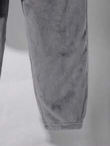 SHEIN 2 件儿童/青少年男童休闲日常舒适刺绣法兰绒圆领长袖上衣和宽松抽绳裤睡衣套装