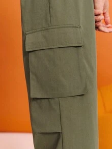 SHEIN Ensemble t-shirt à manches courtes à col rond ajusté et pantalon cargo couleur unie pour préadolescentes en été - Militaire verte - Voir 4