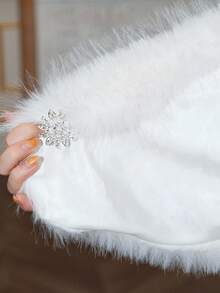 SHEIN MOD 1pc Women's Elegant Casual Versatile White Faux Fur Shawl With Decorative Rhinestones,New Year Dress,Graduation Outfit ,Wedding,Prom Outfit ,Halloween Costumes,Christmas Outfit Women, Fancy Outfits, Christmas Clothes,Party Outfit