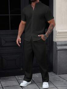 Manfinity Homme 男士纯色缺口领短袖衬衫和口袋短裤套装 - 黑色 - 查看 1