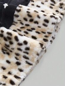 ROMWE Goth 加大码哥特式时尚垃圾摇滚性感 Y2K 哥特式标语印花蛛网 PU 十字迷你牛仔裙，人造毛皮豹纹拼接加大码女式裙子，加大码派对牛仔短裙，加大码秋冬休闲牛仔短裙 - 深灰色 - 查看 4