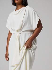 MUSERA 大码垂褶斜领收腰长款连衣裙 - 杏色 - 查看 2