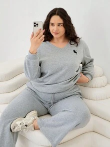 Solflare Plus Size Casual Versatile Knight Print Sweatshirt And Sweatpants 2 Pieces Set, Autumn/Winter,Fall Clothes For Women Lounge Sets Plus Size 2 Pieces Lounge Sets Woman Lounge Wear Comfy Set