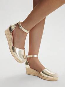 Styleloop 女士休闲钩环闭合趾坡跟凉鞋，日常穿着舒适，适合万圣节、圣诞节、秋季 - 金色 - 查看 3