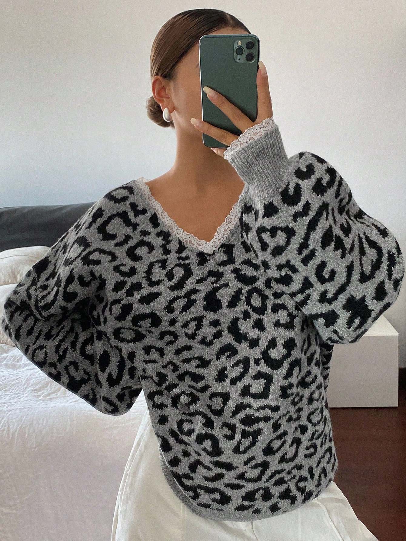 Neckline