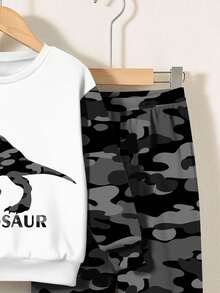 SHEIN 2pcs/Set Baju Olahraga Anak Laki-laki Longgar Motif Dinosaurus dan Kamuflase, Kaos dan Celana Panjang, Set Pakaian Olahraga Kasual Nyaman, Musim Panas - MultiWarna - View 5