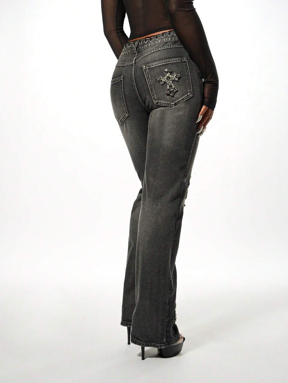 SUMWON Jeans déchirés taille haute en coton avec ornements en croix, jambe droite, lavage vintage