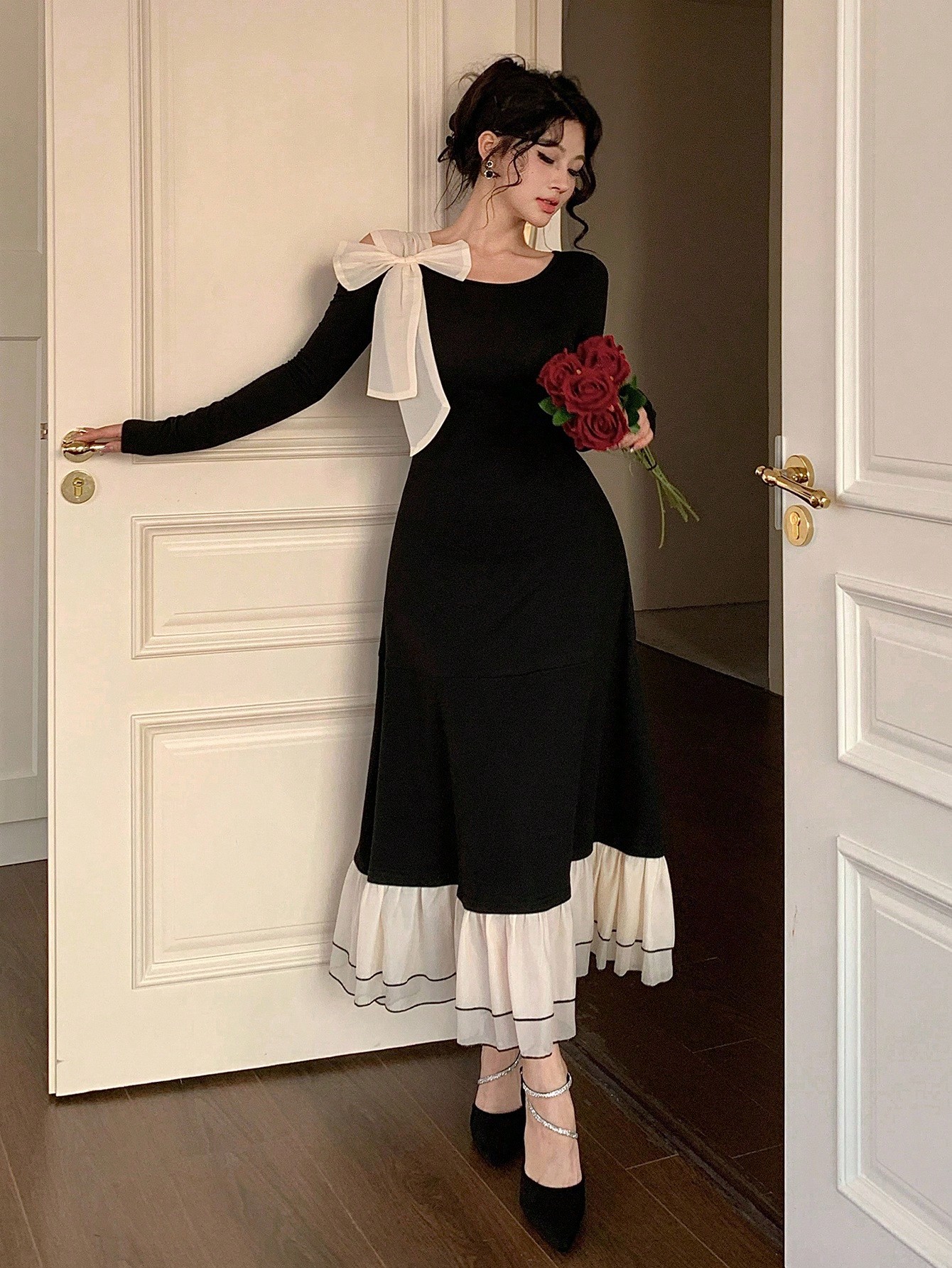 فستان طويل أنيق مناسب للمرأة مع تباين اللون، كشف ا...