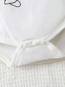 SHEIN Vintaside Kids 新生儿字母手势印花长袖连体衣和裤子休闲套装，含帽子，适合秋冬季穿着。 - 杏色 - 查看 6