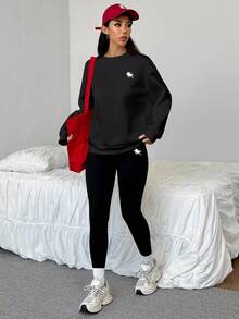 SHEIN EZwear Bộ 2 áo nỉ cổ tròn rộng rãi họa tiết ngựa màu đen và quần legging bó, thích hợp cho mùa thu/đông - màu đen - Xem 5