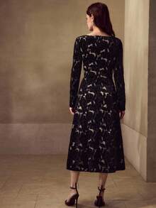 MOTF PREMIUM 天鹅绒花卉刺绣连衣裙 - 黑色 - 查看 3