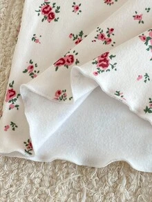 4件套女童波点、花卉、罗纹印花杏色底衫搭配卡其色纯色罗纹针织领口荷叶边下摆长袖内衣套装，可爱时尚，秋冬季可内搭或外穿。