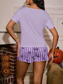 SweetSlumber Rundringad pyjamasset för kvinnor med Halloween-spökrosé och randigt leende ansikte - Blåröd - Visa 2