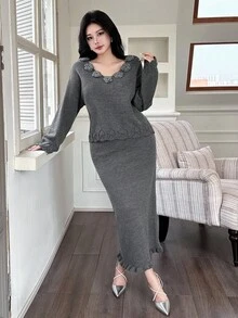 DAZY 女士优雅纯色V领花卉提花毛衣及荷叶边半裙两件套，秋季 - 灰色 - 查看 4