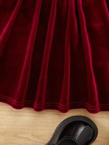 SHEIN Vestido de manga larga de terciopelo burdeos elegante para niña bebé