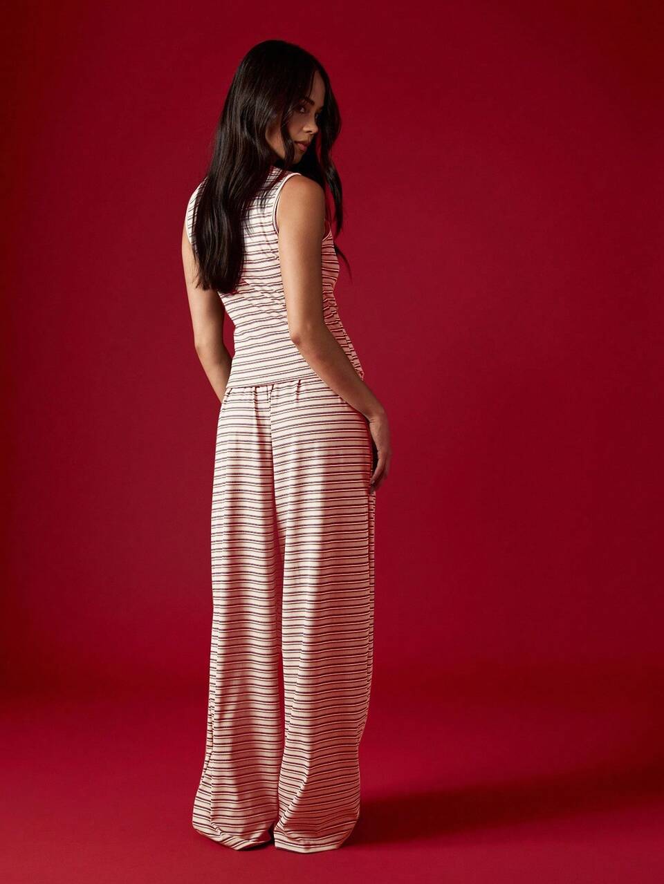 MISSGUIDED Ensemble deux pièces casual d'été avec Top sans manches à boutons rayés et pantalon large à taille cordonnée. Tenue de détente pour les vacances de Noël