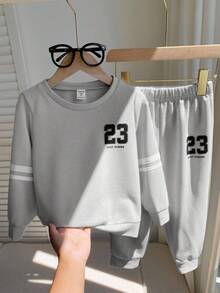 2 件儿童男童休闲百搭印花图案撞色罗纹圆领运动衫和裤子针织套装，适合秋冬季上学、运动、户外、家居穿着 - 淺灰色 - 查看 2