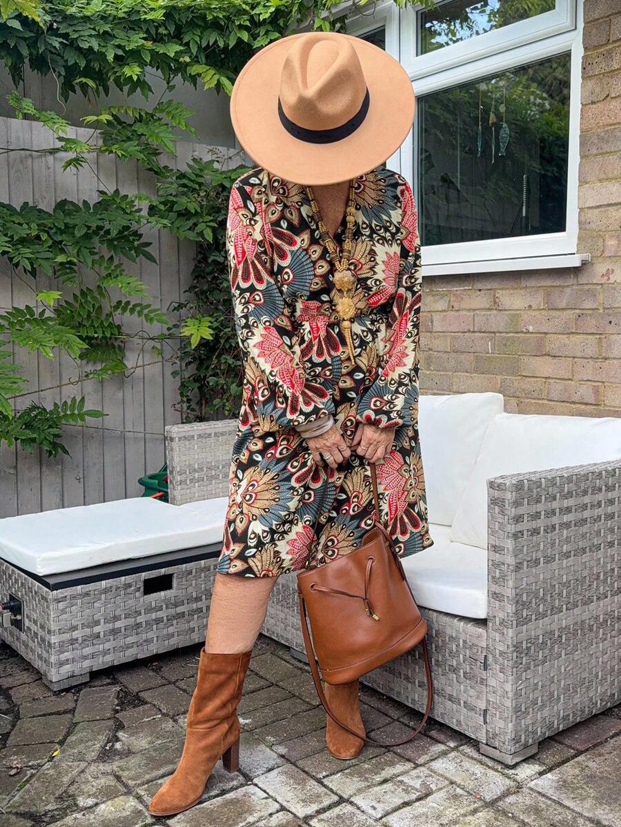 Livesso Robe courte à col V et motif floral pour femmes