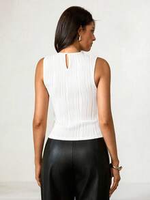 Chiquease Camiseta de mujer de unicolor con acento de metal texturizado, top blanco acanalado, top blanco sin mangas, top blanco curvo, top blanco elegante, top blanco plisado. Otoño para mujeres, otoño, otoño para mujeres, otoño para mujeres, otoño, mujeres de otoño, elegante, de moda, casual, de oficina, diario, todo a juego, temperamento urbano, atuendo profesional de maestra - Blanco - Ver 2