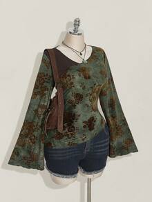 SHEIN ICON Camiseta de moda con mangas acampanadas, estampado floral y cruzado, de jacquard verde retro con efecto flockado, para mujer de talla grande