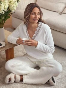Louniche Women's Solid Color Velvet V-Neck Lace Patchwork Long Sleeve T-Shirt, Autumn/Winter - White - View 4