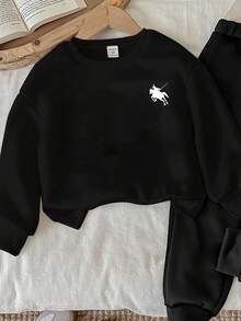 SHEIN 男婴针织柔软休闲经典骑士图案印花圆领套头连帽衫和裤子套装，适合秋冬季 - 黑色 - 查看 4