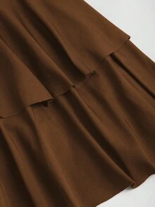 Sweetra Vestido ajustado con cuello asimétrico anudado, decoración floral de metal, volantes multicapa y pliegues en el bajo para mujer, de moda para el verano - Marrón Mocha - Ver 5