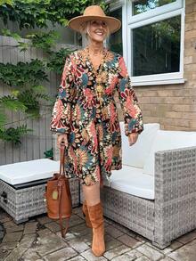 Livesso Robe courte à col V et motif floral pour femmes