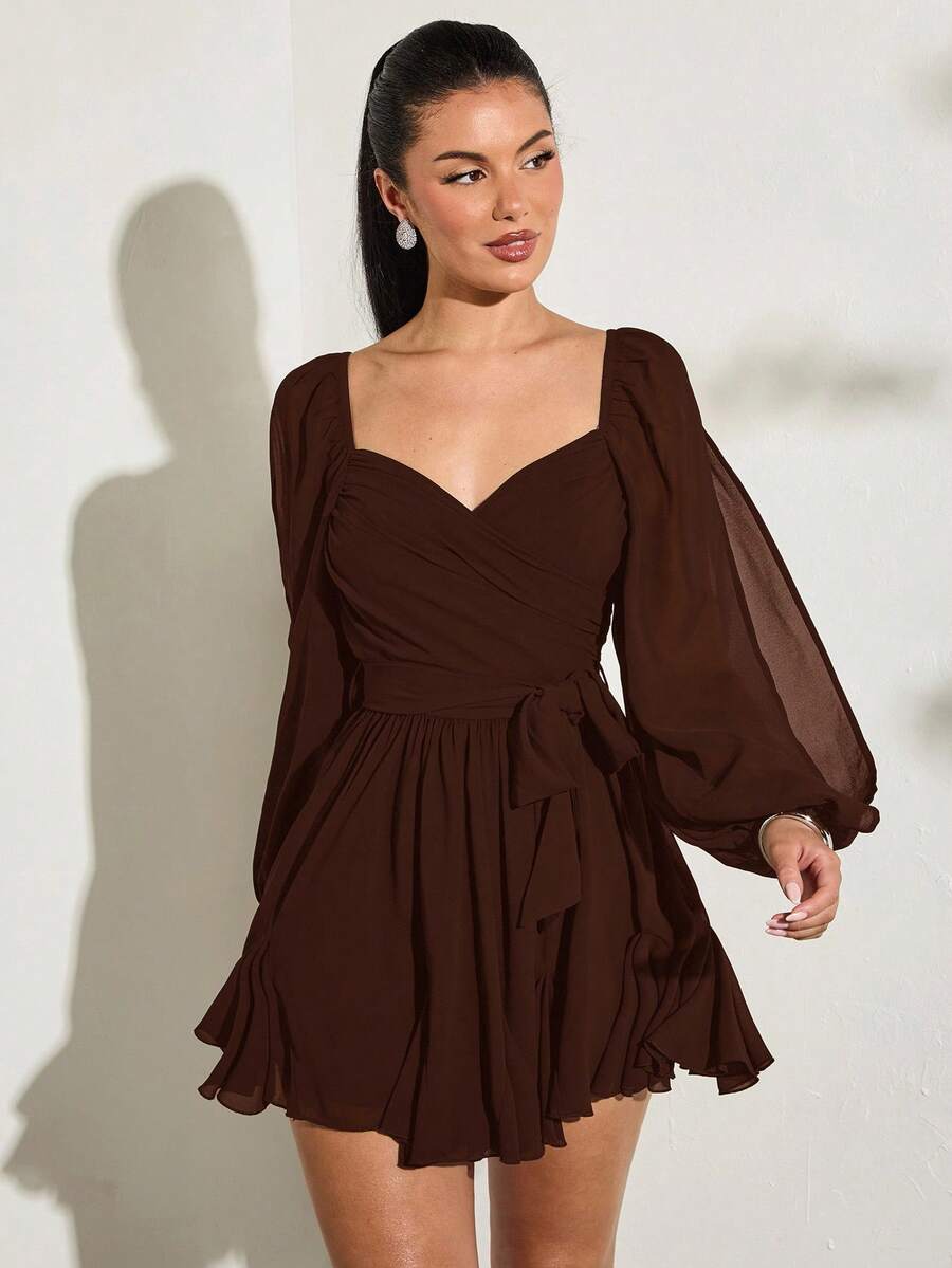 SHEIN BAE 轻盈透视蝴蝶结系带灯笼袖开衩纯黑色连衣裙，性感简约，适合海滩度假、日常穿着和约会 - 咖啡棕 - 查看 1