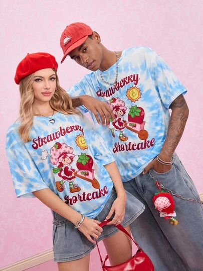 Strawberry Shortcake X SHEIN 1 pieza Camiseta de manga corta de hombre con estampado de fresa de dibujos animados y efecto tie-dye de verano
