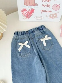 Genkimix Kids 少女时尚宽松直筒牛仔裤，后袋饰有蝴蝶结，春秋季 - 中等水洗藍 - 查看 3